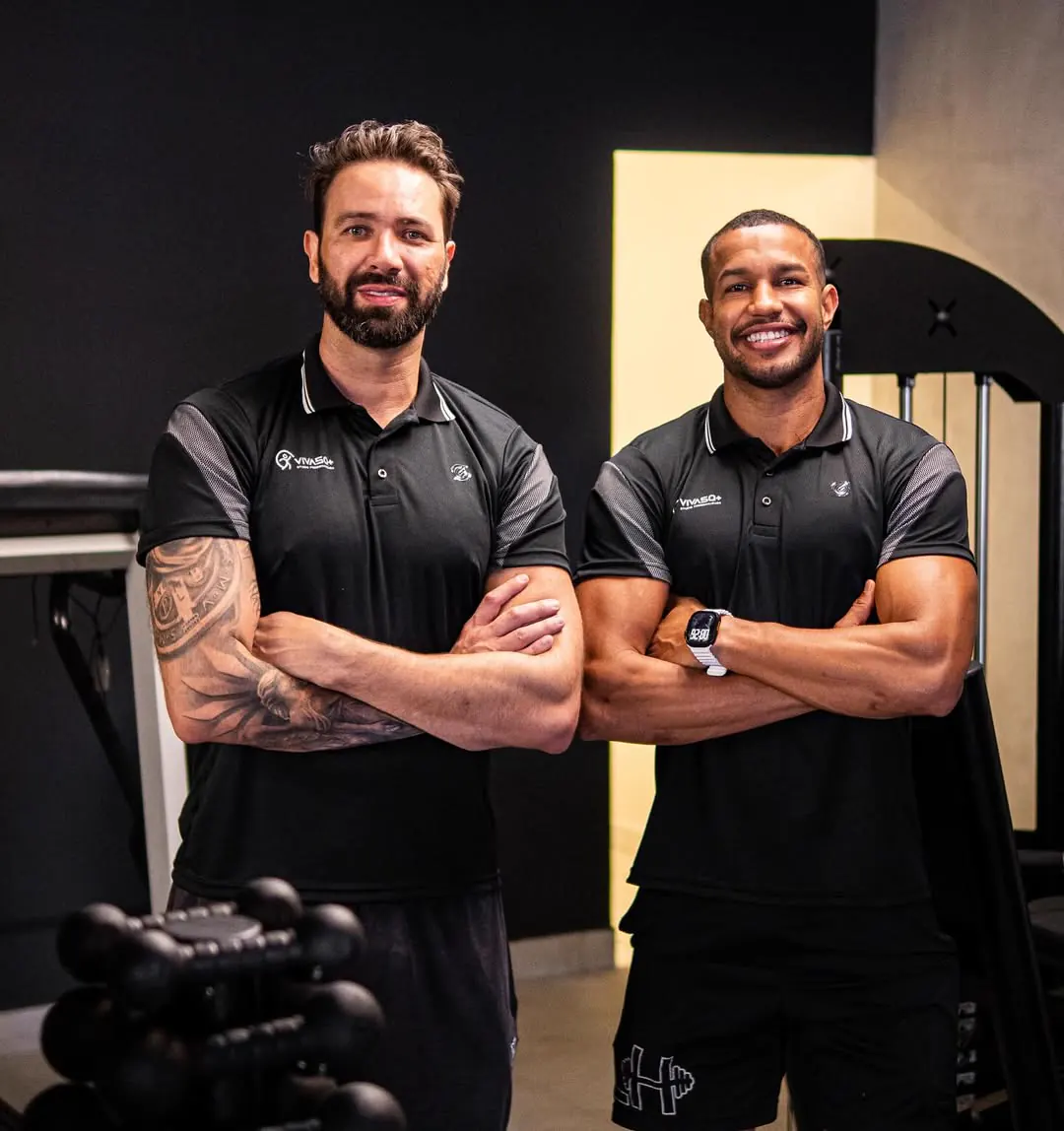 Leonardo Henrique e Bruno Chartier — sócios do Viva 50+ Studio Personalizado